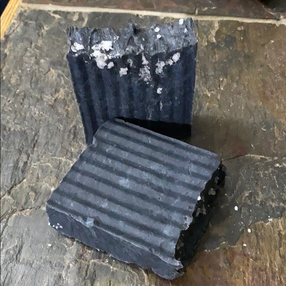 Dead Sea Salt Lavender & Coal artisan body soap - Picture 3 of 3